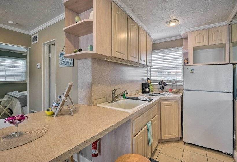 Cozy Ormond Beach Bungalow: Steps To The Sand