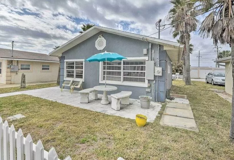 Cozy Ormond Beach Bungalow: Steps To The Sand