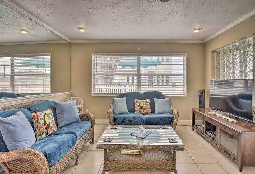 Cozy Ormond Beach Bungalow: Steps To The Sand