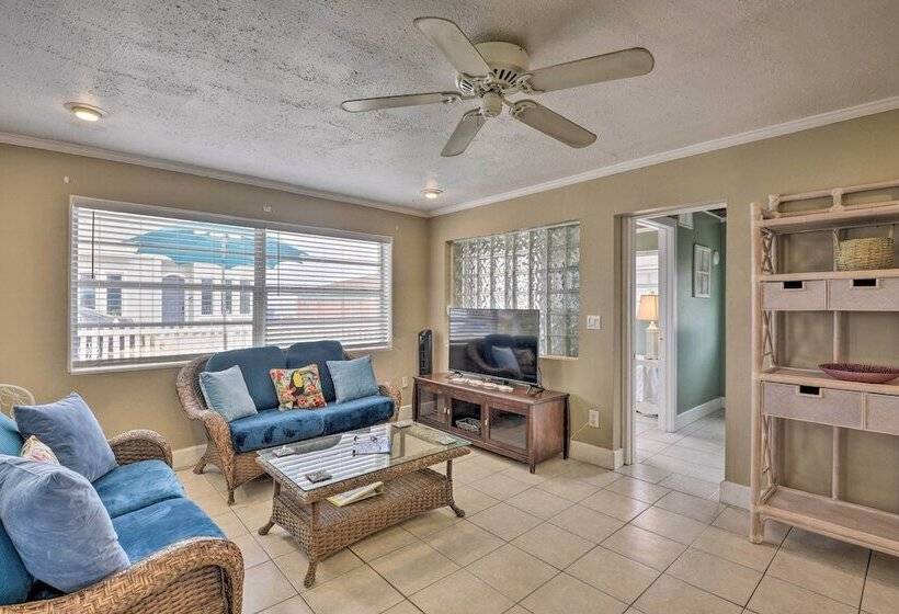 Cozy Ormond Beach Bungalow: Steps To The Sand