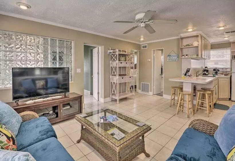 Cozy Ormond Beach Bungalow: Steps To The Sand