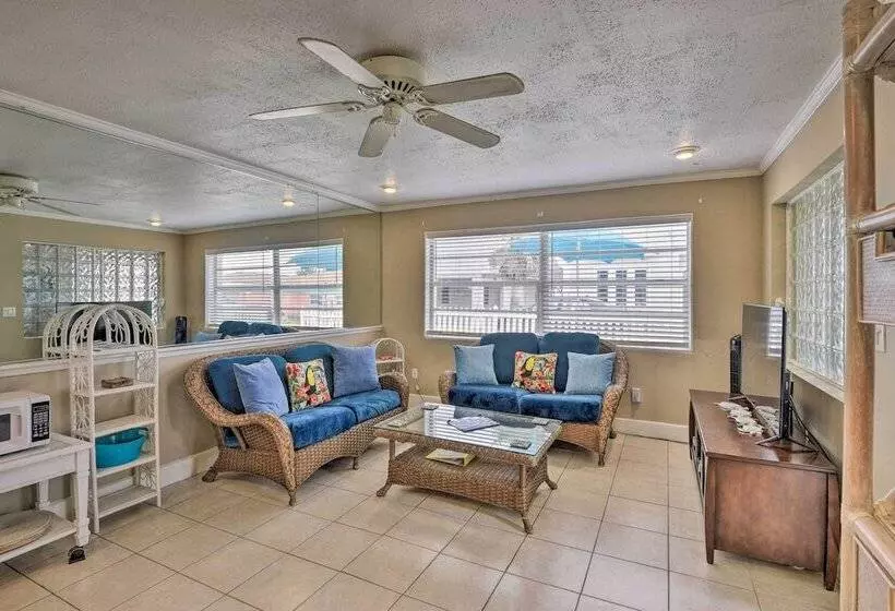 Cozy Ormond Beach Bungalow: Steps To The Sand