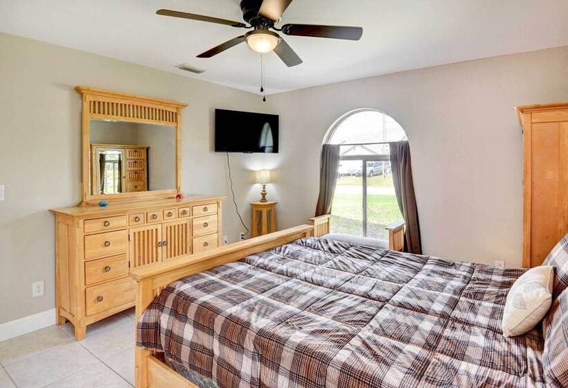 Screened Porch: Waterfront Home In Deltona!