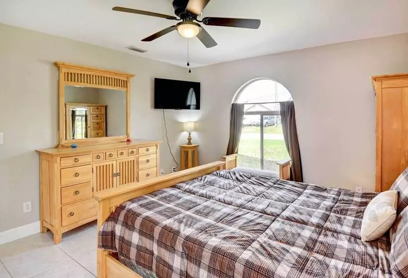 Screened Porch: Waterfront Home In Deltona!