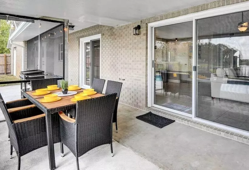 Screened Porch: Waterfront Home In Deltona!