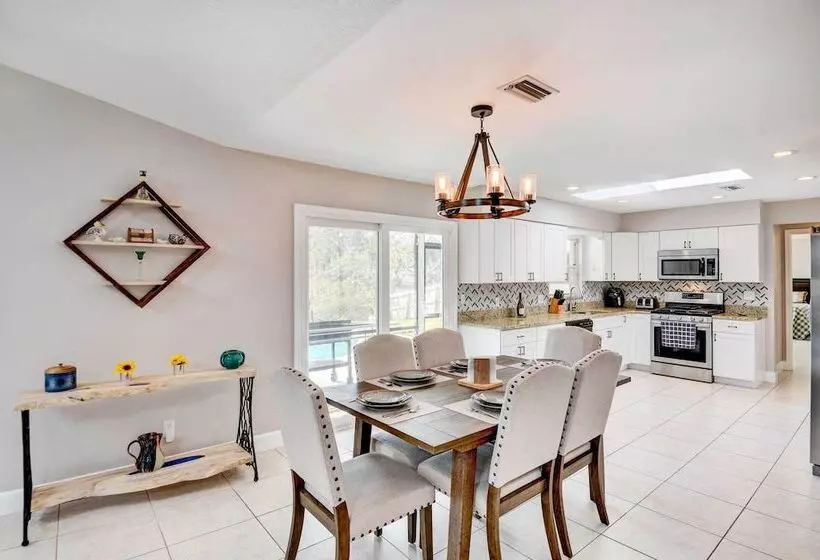 Screened Porch: Waterfront Home In Deltona!