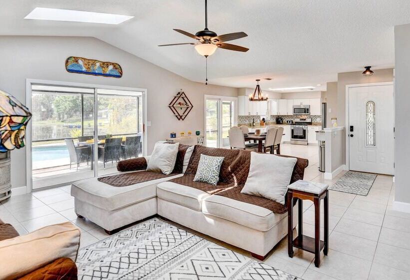 Screened Porch: Waterfront Home In Deltona!