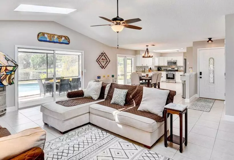 Screened Porch: Waterfront Home In Deltona!