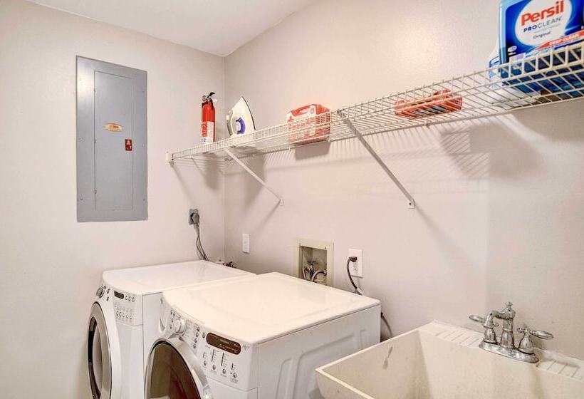 Screened Porch: Waterfront Home In Deltona!