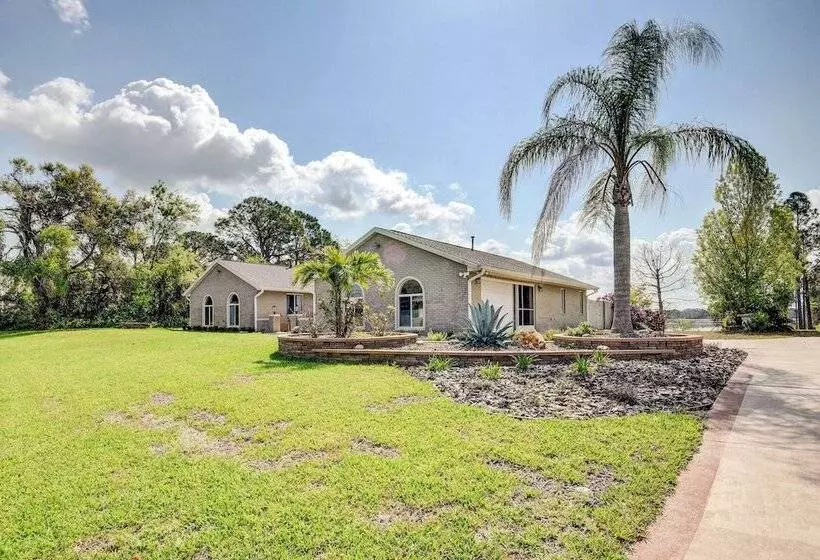 Screened Porch: Waterfront Home In Deltona!