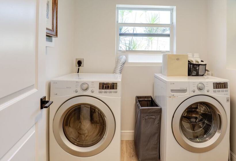 Pet Friendly Home ~ 6 Mi To Jensen Beach Park!