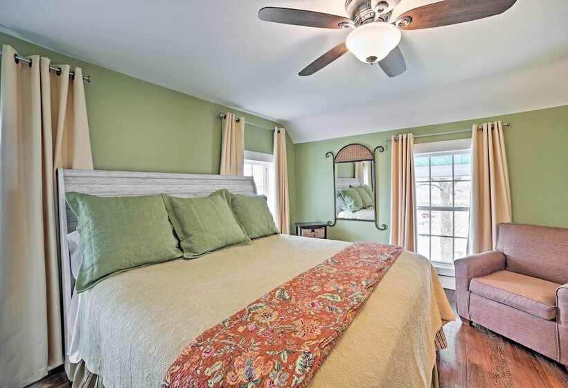 Downtown Branson Home W/ Pool Near The Landing!