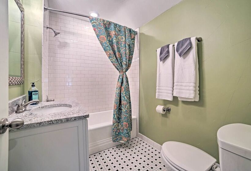 Downtown Branson Home W/ Pool Near The Landing!