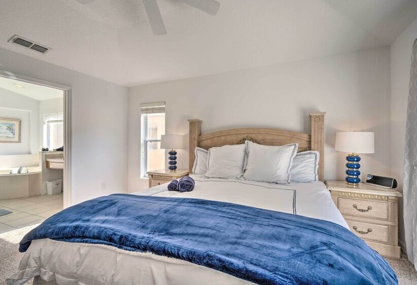 Pool + Lanai: Emerald Isle Resort Home!