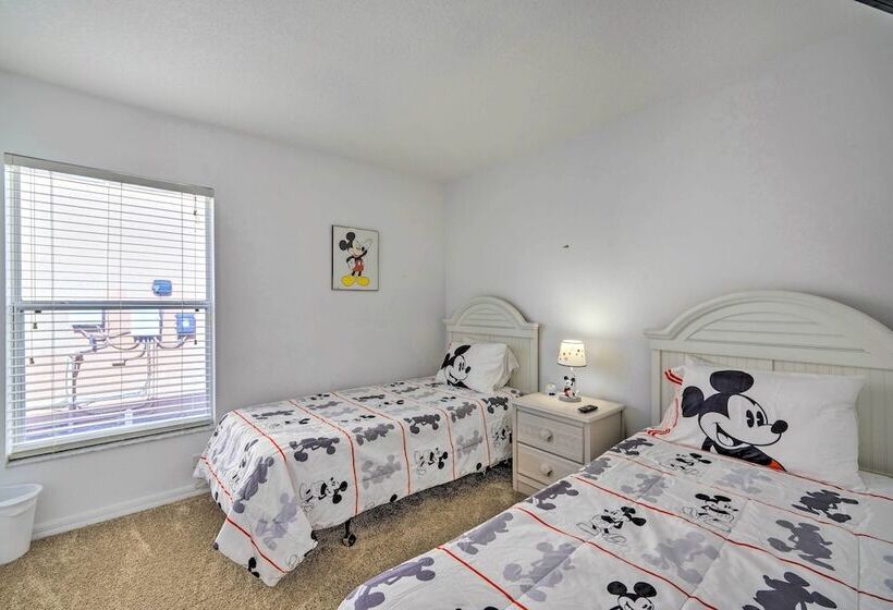 Pool + Lanai: Emerald Isle Resort Home!