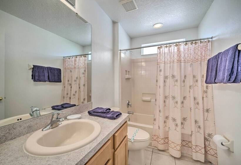 Pool + Lanai: Emerald Isle Resort Home!