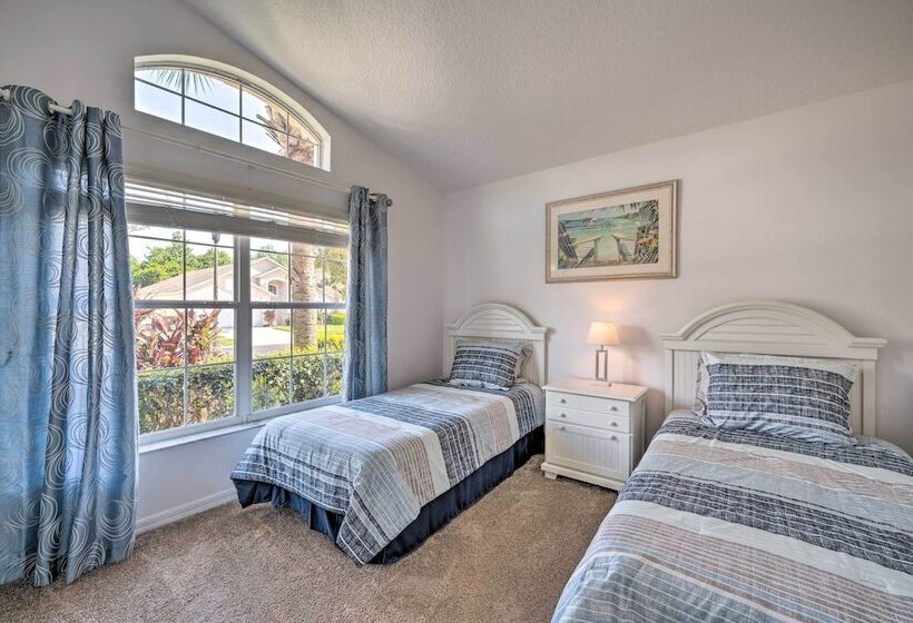 Pool + Lanai: Emerald Isle Resort Home!