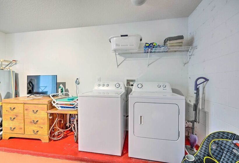 Pool + Lanai: Emerald Isle Resort Home!