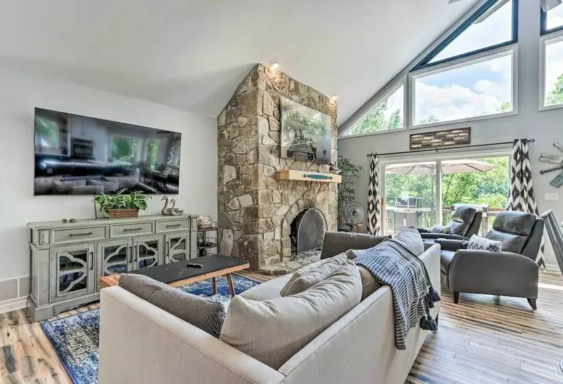 Lakefront Family Retreat In Osage Beach!