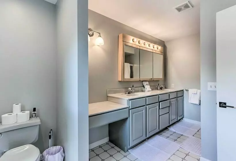 Lakefront Family Retreat In Osage Beach!