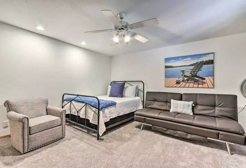 Lakefront Family Retreat In Osage Beach!