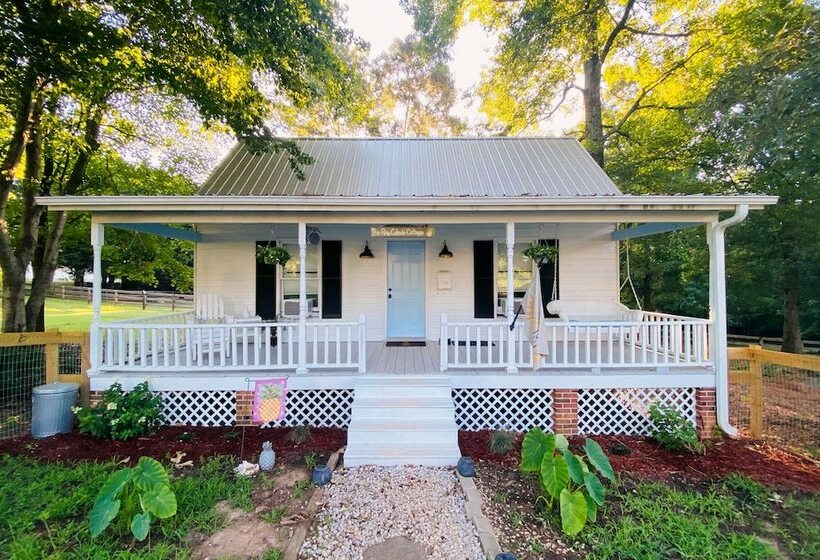 Horse Friendly Cottage W/ Fire Pit & Grill!