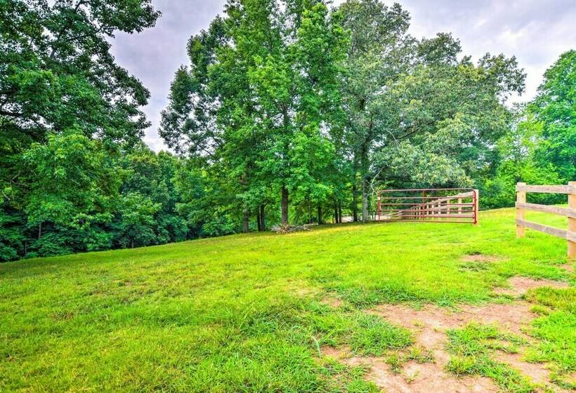 Horse Friendly Cottage W/ Fire Pit & Grill!