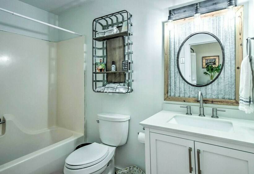 Horse Friendly Cottage W/ Fire Pit & Grill!