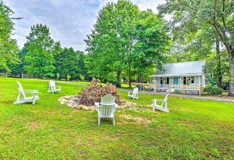 Horse Friendly Cottage W/ Fire Pit & Grill!
