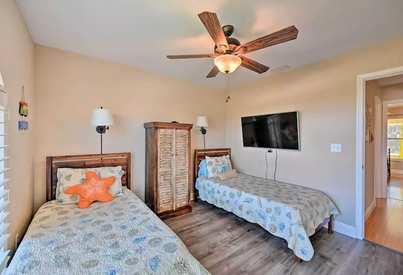 House W/ Heated Pool & Grill   Walk To Beach!