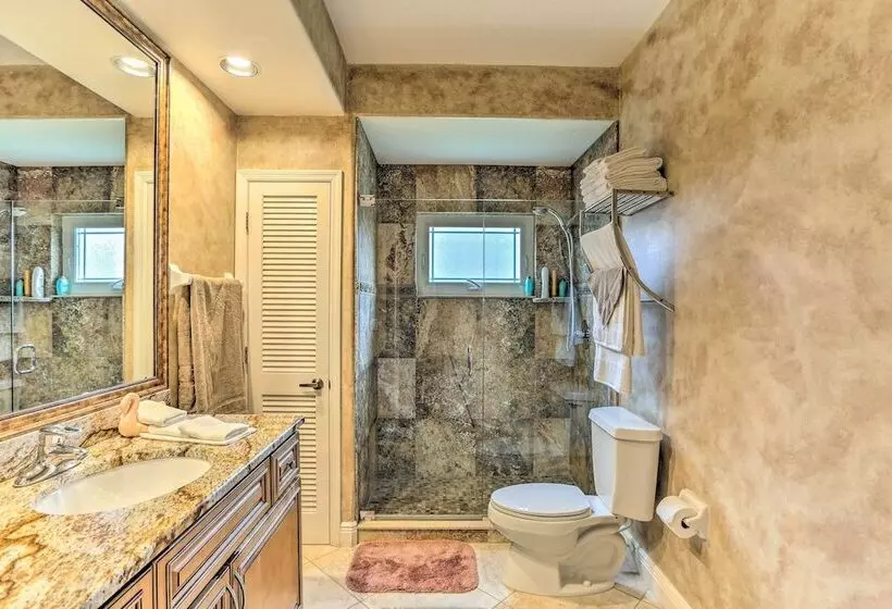 Lakefront Cape Coral Home W/ Private Pool & Dock!