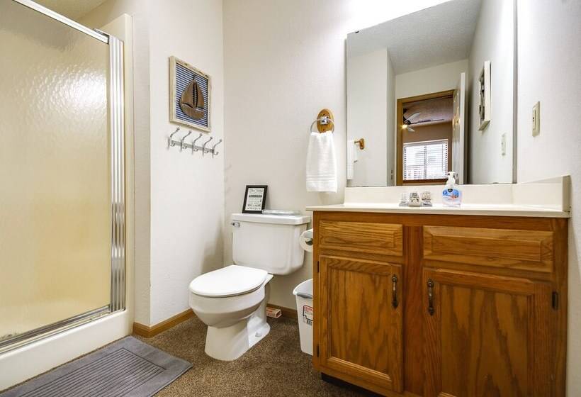 Lake Of The Ozarks Home W/ Dock & Water Slide