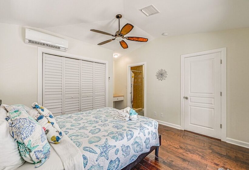 Lovely Naples Home: Backyard Oasis W/ Pool!