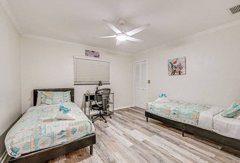 Lovely Naples Home: Backyard Oasis W/ Pool!