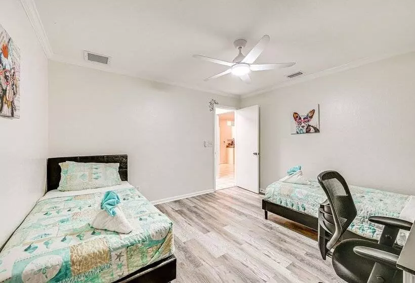 Lovely Naples Home: Backyard Oasis W/ Pool!