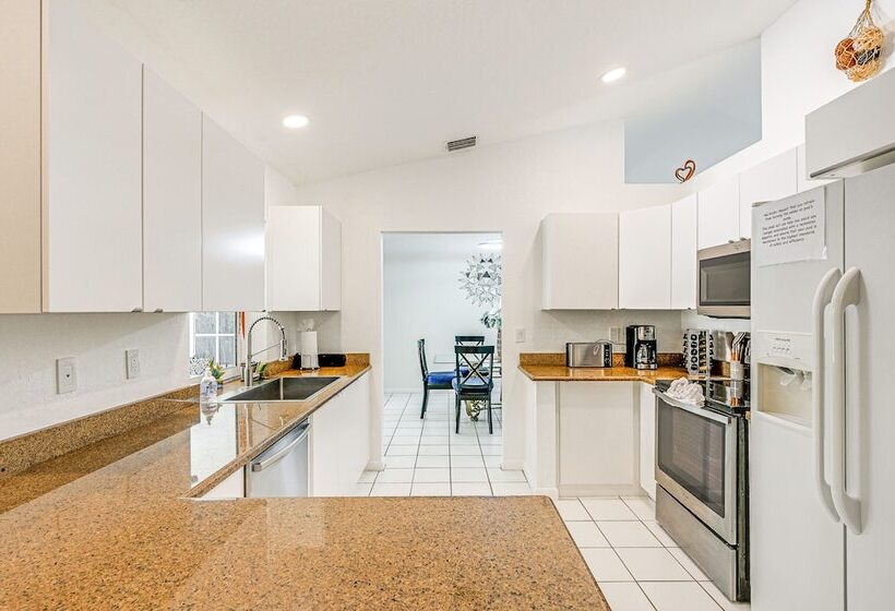 Lovely Naples Home: Backyard Oasis W/ Pool!