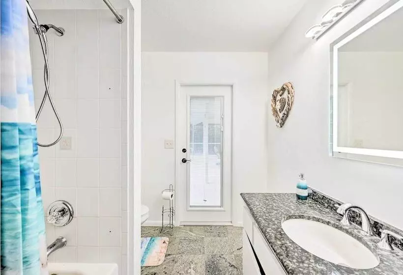 Lovely Naples Home: Backyard Oasis W/ Pool!