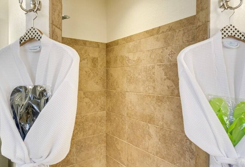 Luxe Waterfront Oasis W/ Dock, Heated Pool & Spa!