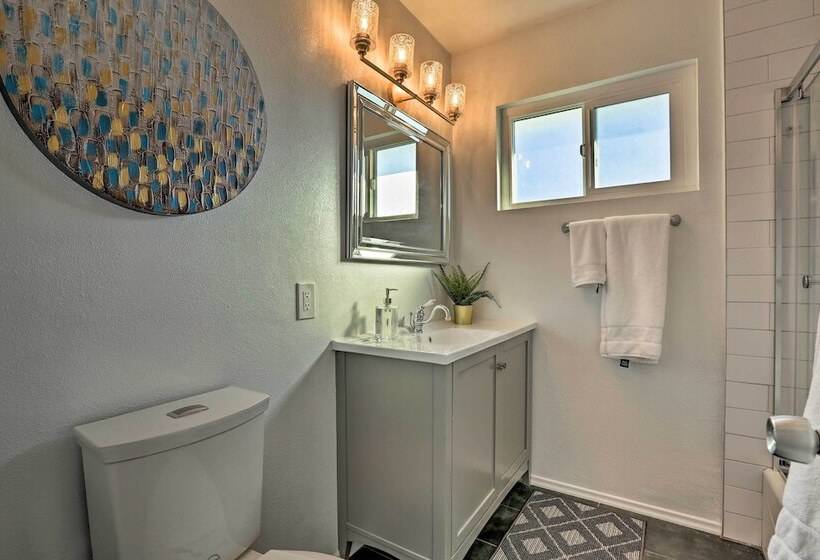 Oceanside Home W/ Patio & Grill, Walk To Beach!