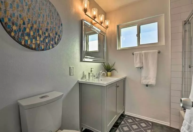 Oceanside Home W/ Patio & Grill, Walk To Beach!