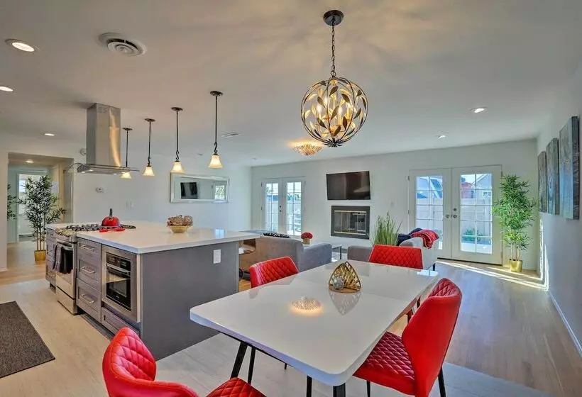 Oceanside Home W/ Patio & Grill, Walk To Beach!