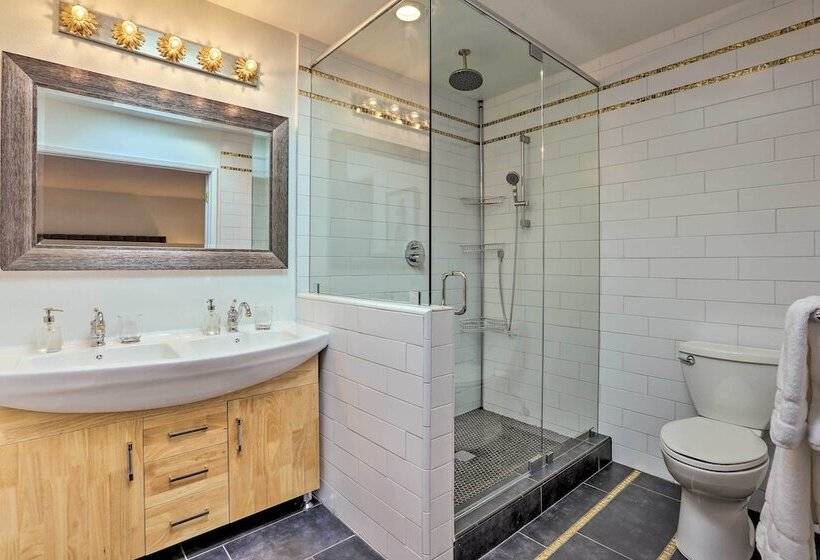 Oceanside Home W/ Patio & Grill, Walk To Beach!