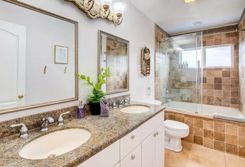 Mountaintop Ramona Home: Private Pool, Near Lake!