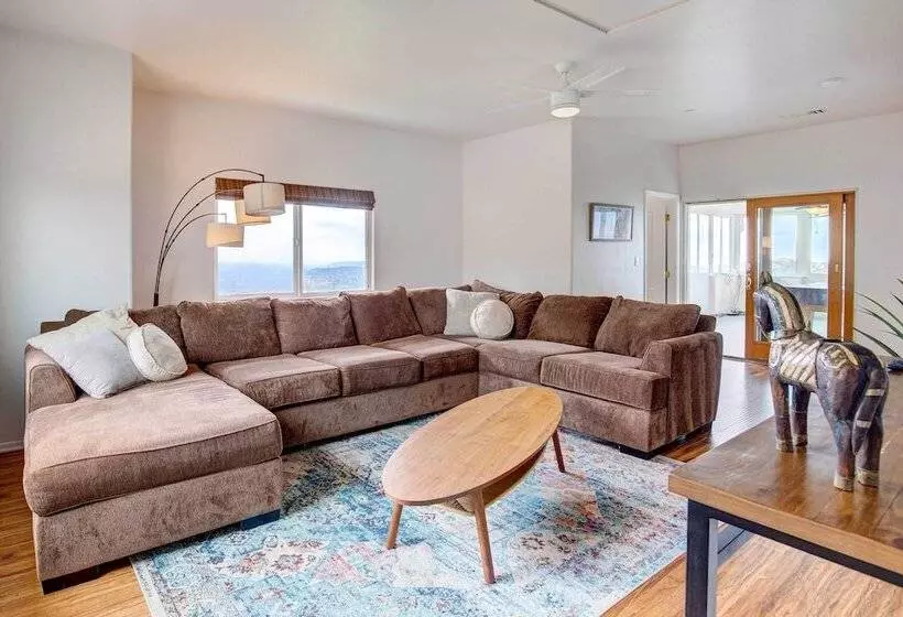 Mountaintop Ramona Home: Private Pool, Near Lake!