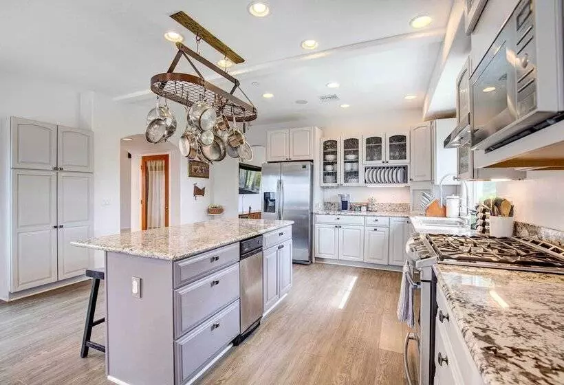 Mountaintop Ramona Home: Private Pool, Near Lake!