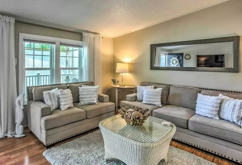 Murrells Inlet Home W/ 2 Screened In Porches!