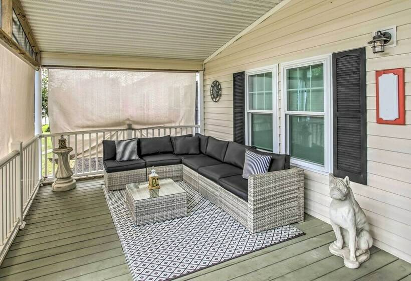 Murrells Inlet Home W/ 2 Screened In Porches!
