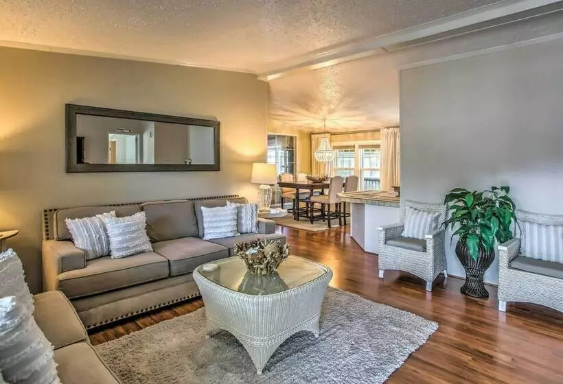 Murrells Inlet Home W/ 2 Screened In Porches!