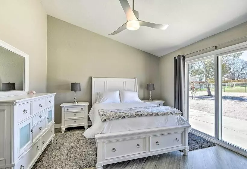 Newly Updated, Dog Friendly Peakview House!