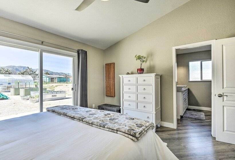 Newly Updated, Dog Friendly Peakview House!